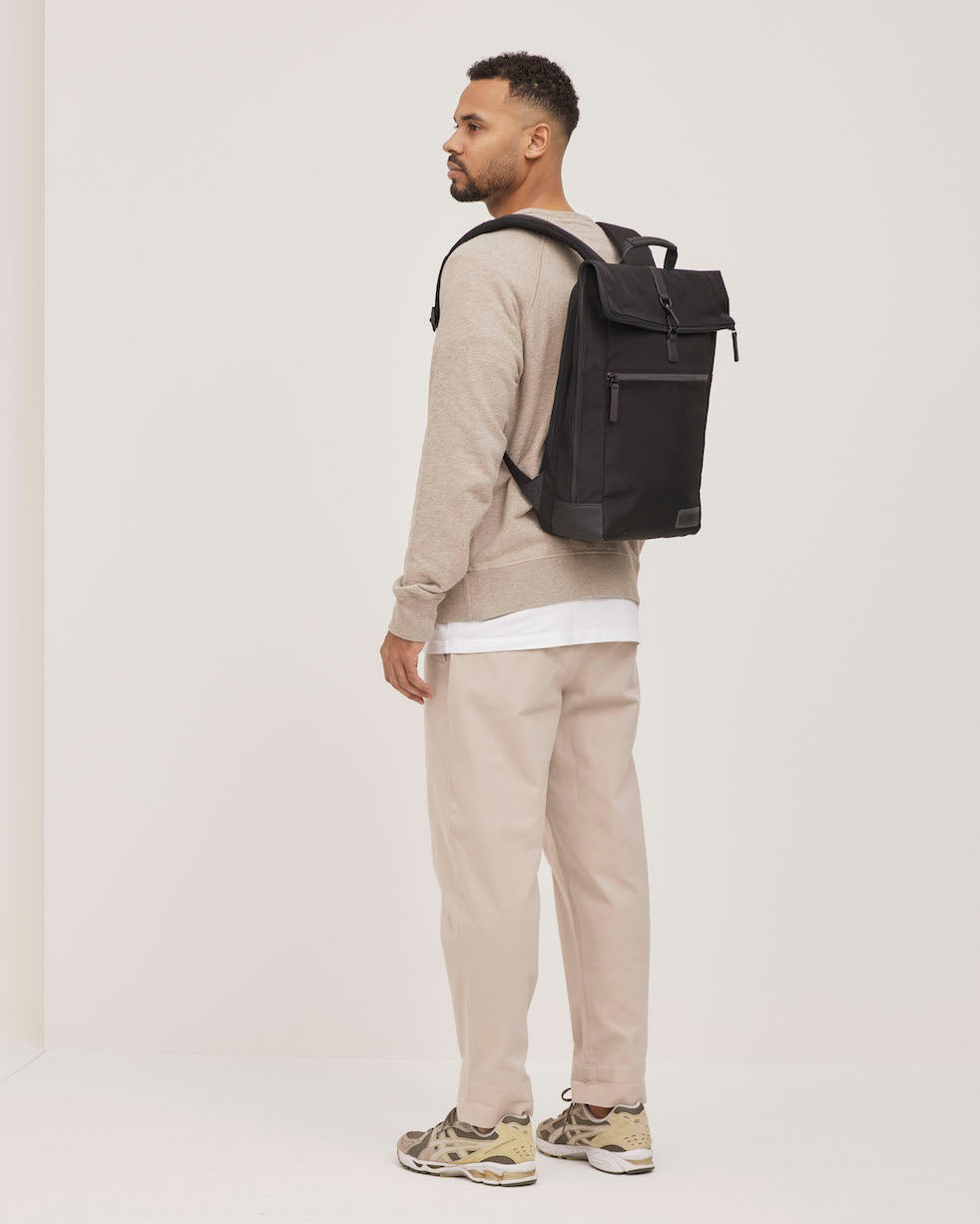 TALLINN Kurierrucksack - Black